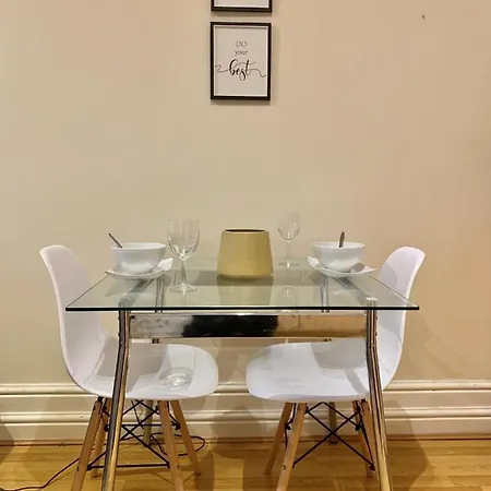 Parkhouse Leeds Stunning 1 Bedroom Roundhay Leeds Apartment