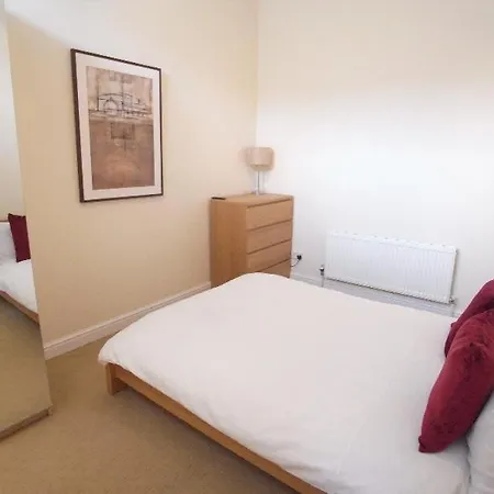 Parkhouse Leeds Stunning 1 Bedroom Roundhay Leeds Apartment Leeds (West Yorkshire)